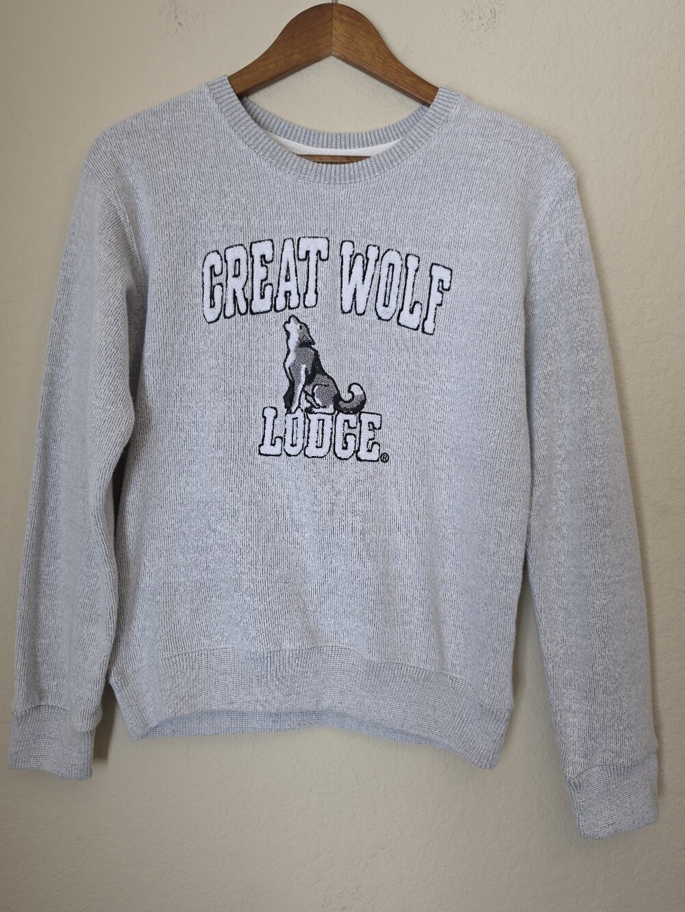Great Wolf Lodge Sweater New York Popular Youth Sz Large Grey White Embroidered